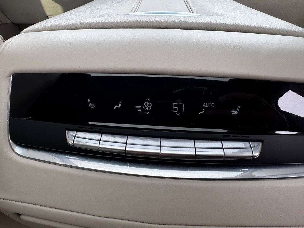 Used 2024 Cadillac Escalade Sport Platinum w/ LPO, ONYX Package AWD/4WD image 36