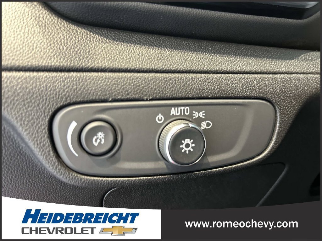 Used 2023 Chevrolet Bolt EUV LT w/ Comfort Package FWD image 31