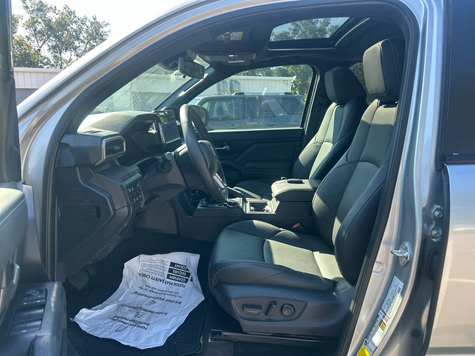Used 2025 Toyota Tacoma Limited AWD/4WD image 7