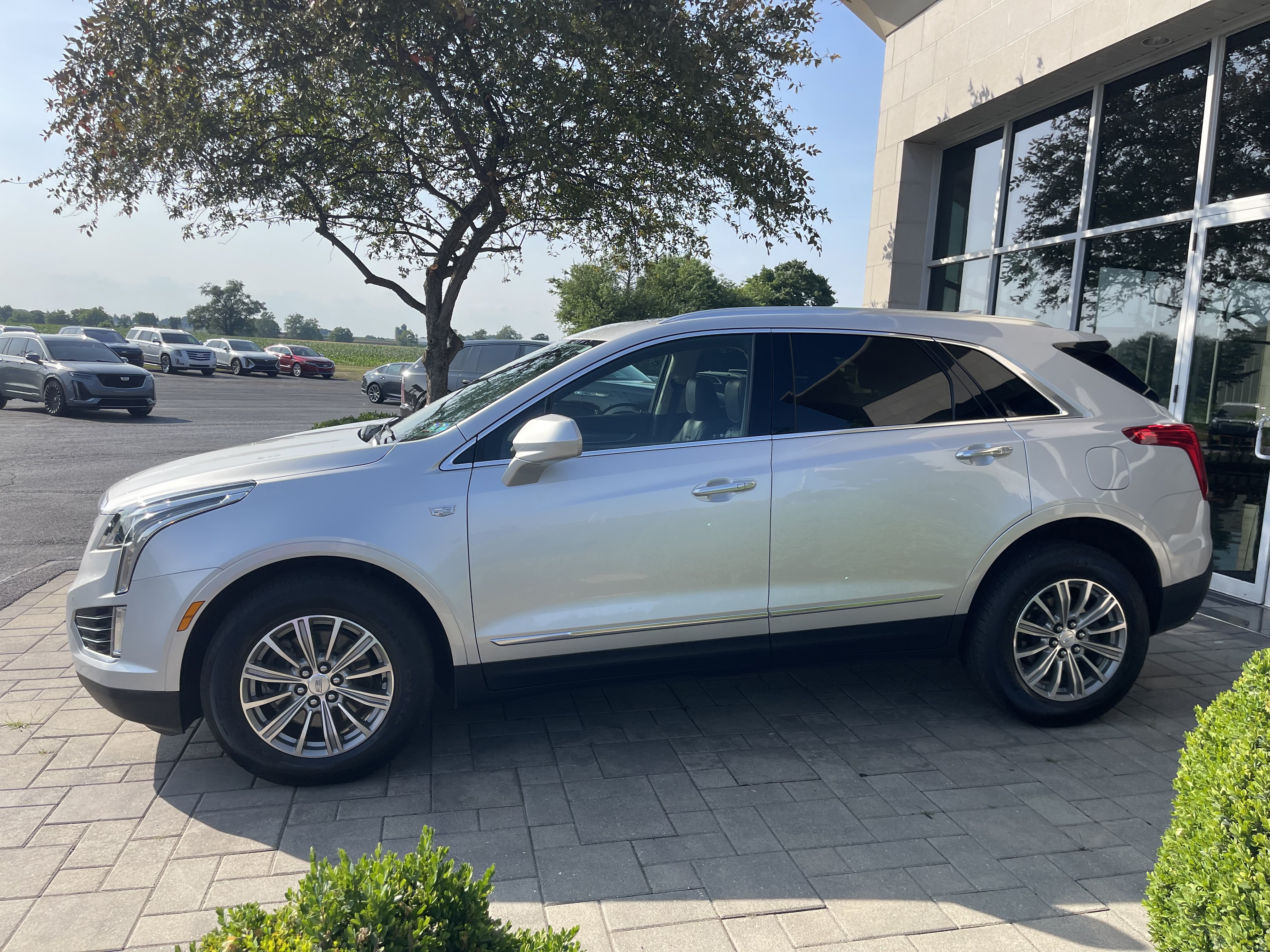 Used 2017 Cadillac XT5 Luxury w/ Driver Awareness Package AWD/4WD image 4