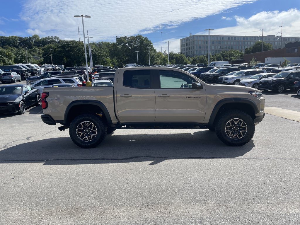 Used 2024 Chevrolet Colorado ZR2 w/ Technology Package AWD/4WD image 7