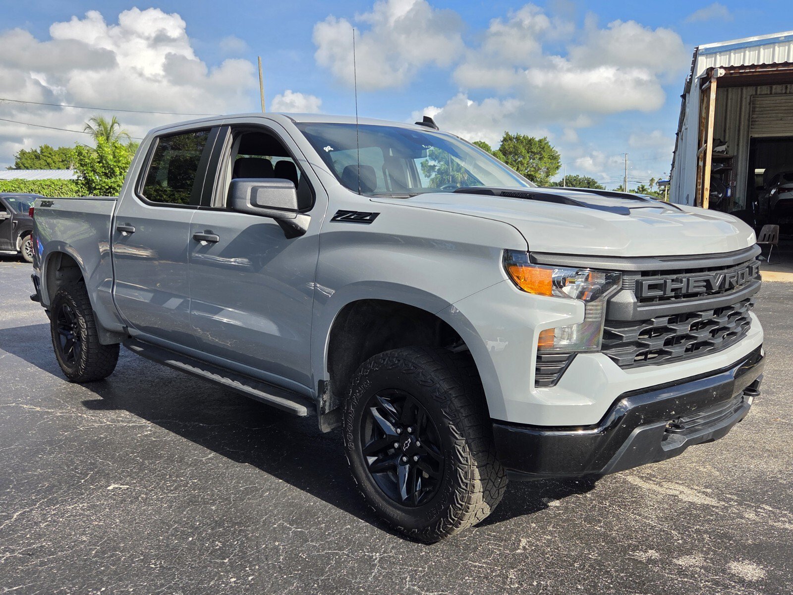 Used 2025 Chevrolet Silverado 1500 Custom Trail Boss w/ Dark Appearance Package AWD/4WD image 7