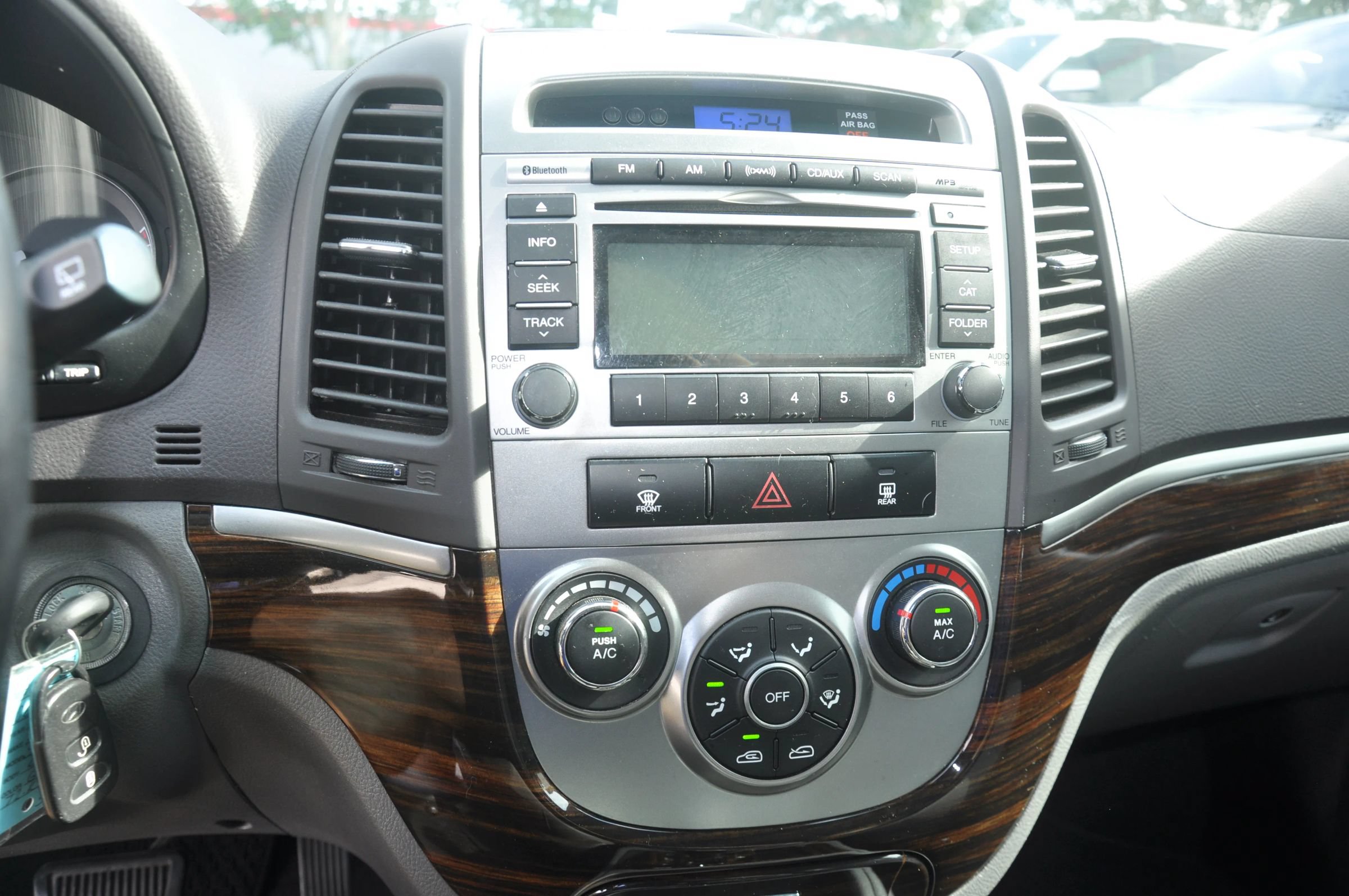 Used 2011 Hyundai Santa Fe SE FWD image 10