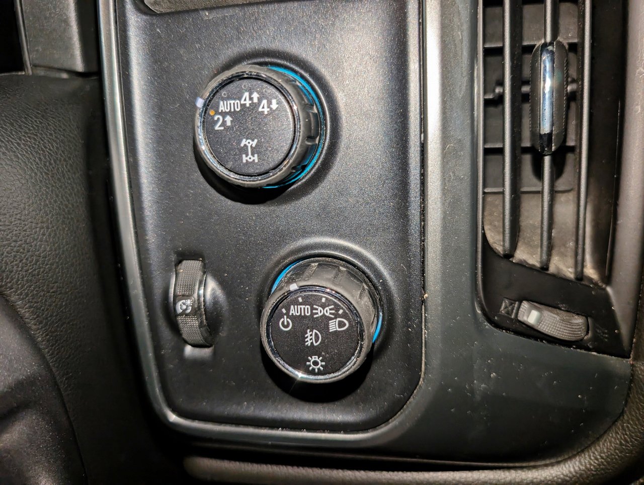 Used 2017 Chevrolet Silverado 1500 LTZ Z71 image 42