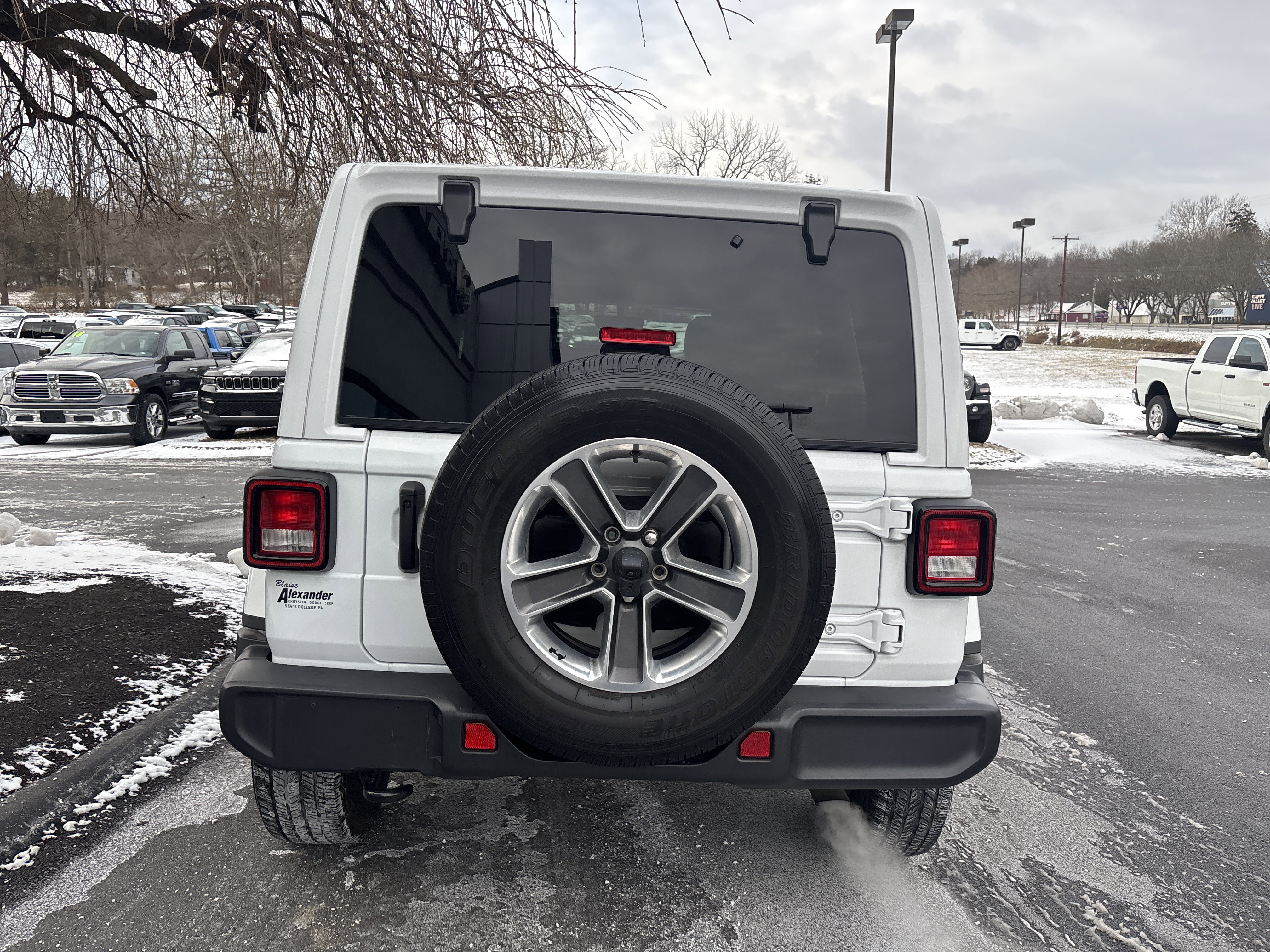 Used 2023 Jeep Wrangler Sahara w/ Cold Weather Group image 4