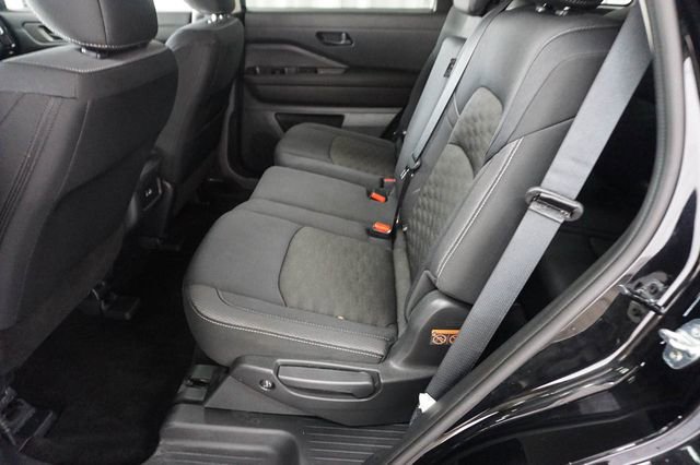 Used 2024 Nissan Pathfinder S image 10