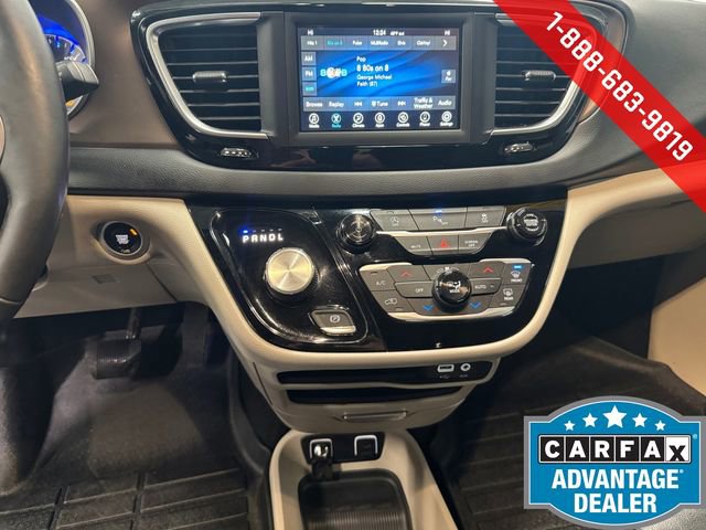 Used 2019 Chrysler Pacifica Touring-L image 6