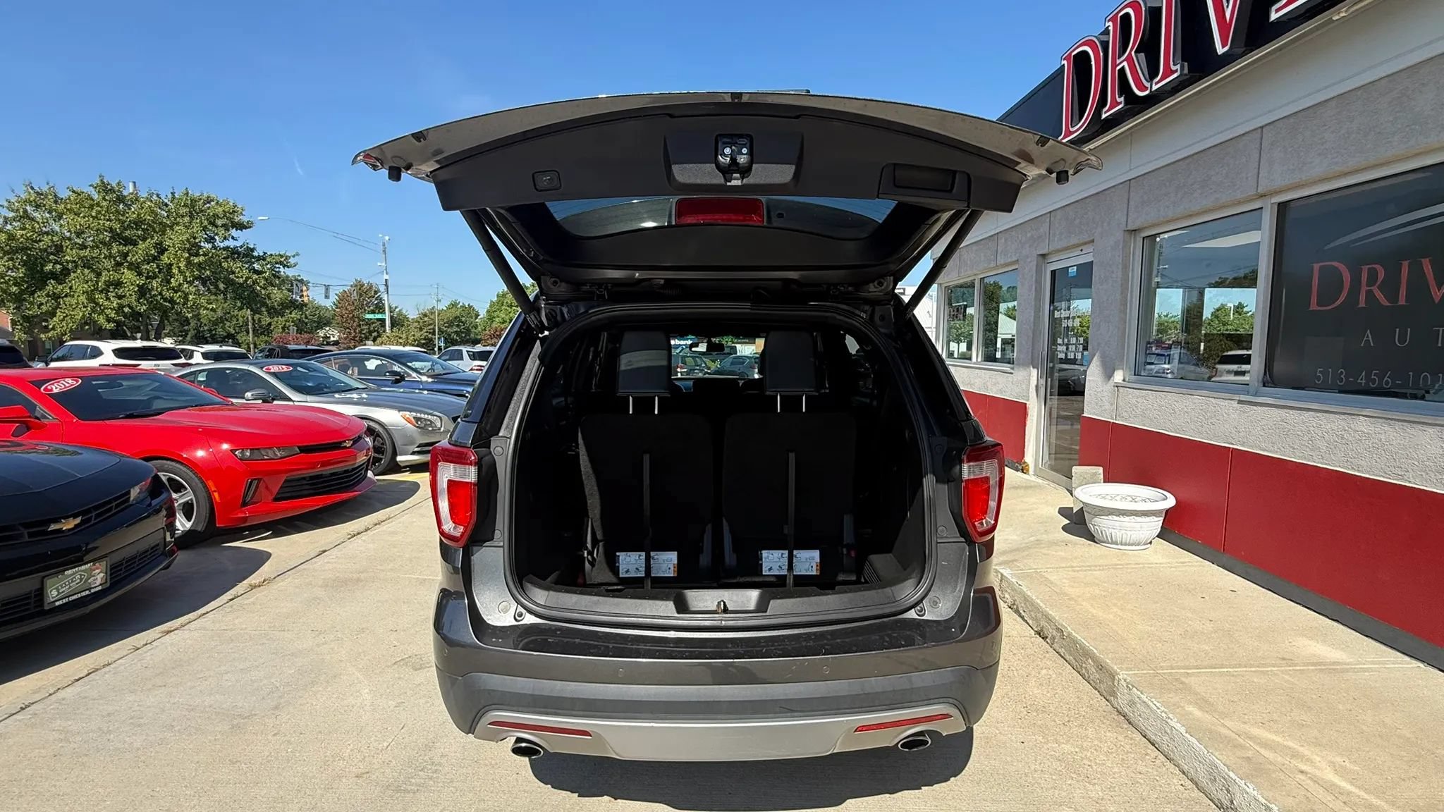 Used 2016 Ford Explorer XLT w/ Equipment Group 202A AWD/4WD image 23