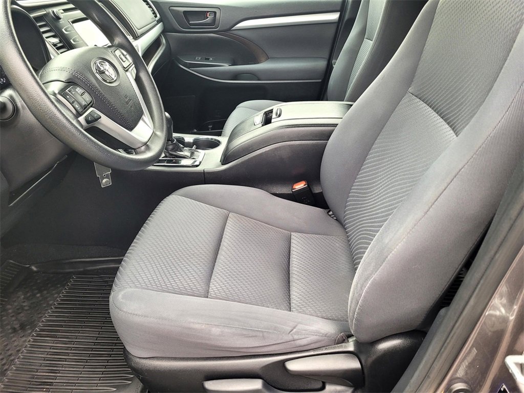 Used 2019 Toyota Highlander LE image 14