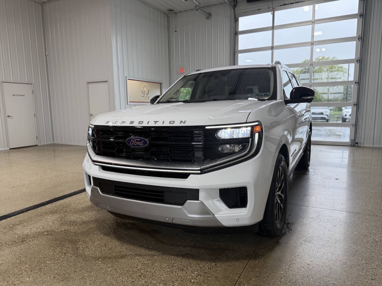 Used 2025 Ford Expedition Platinum AWD/4WD image 8