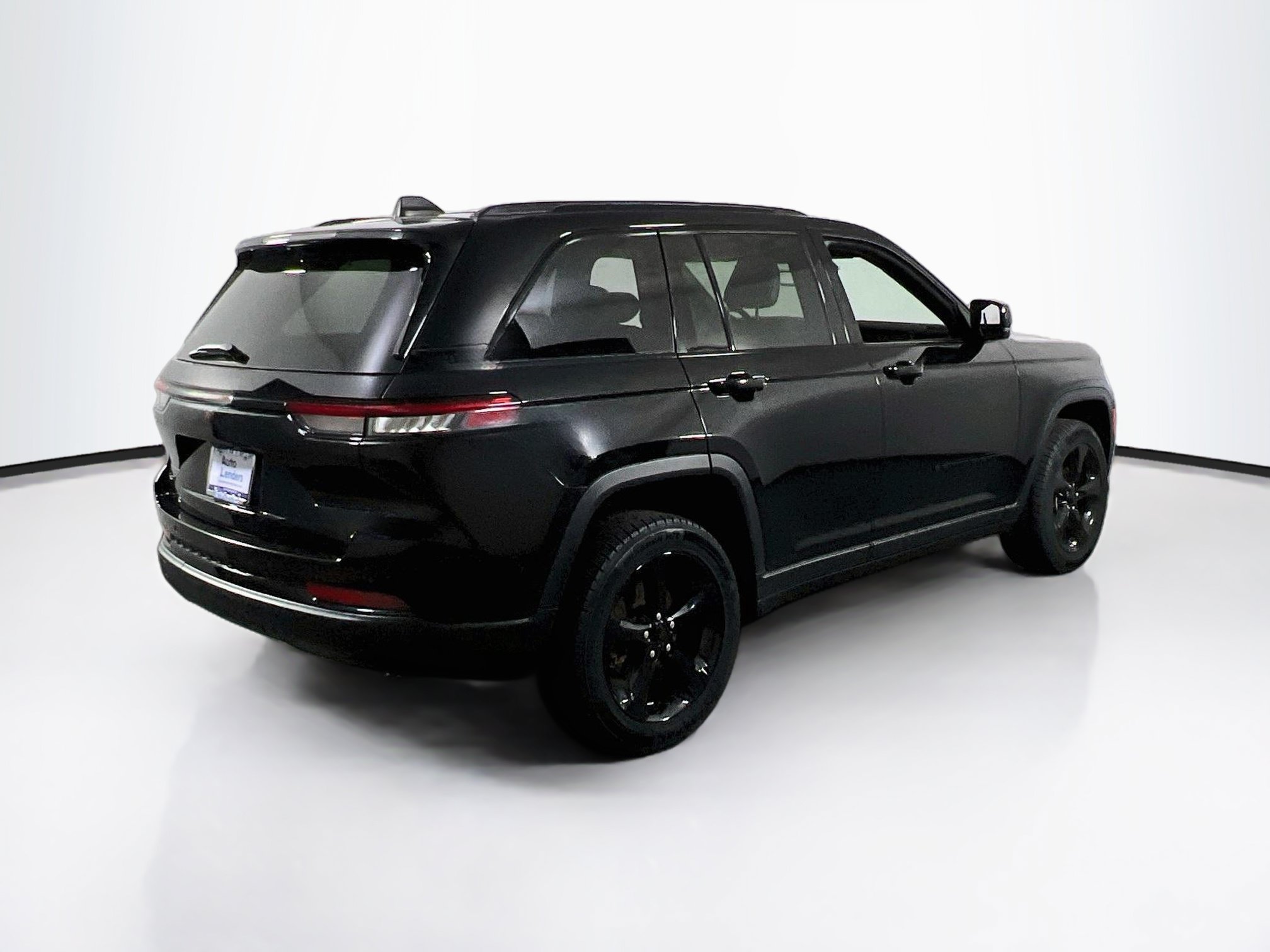 Used 2023 Jeep Grand Cherokee Altitude AWD/4WD image 5