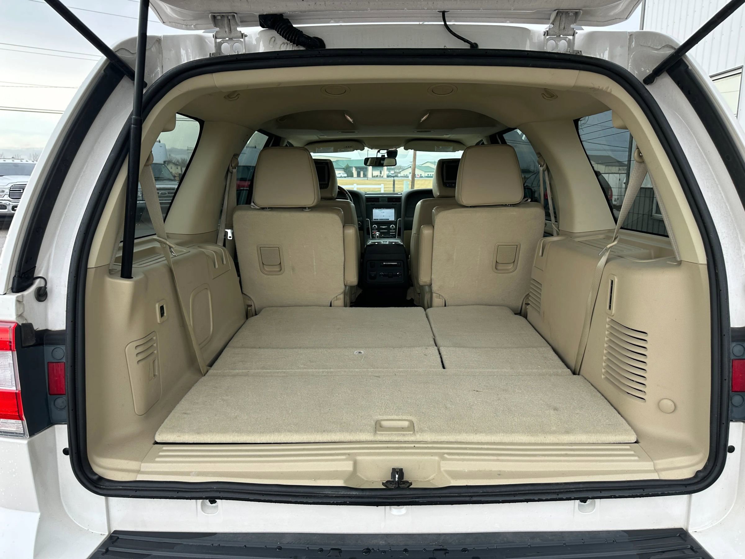 Used 2017 Lincoln Navigator Reserve image 37