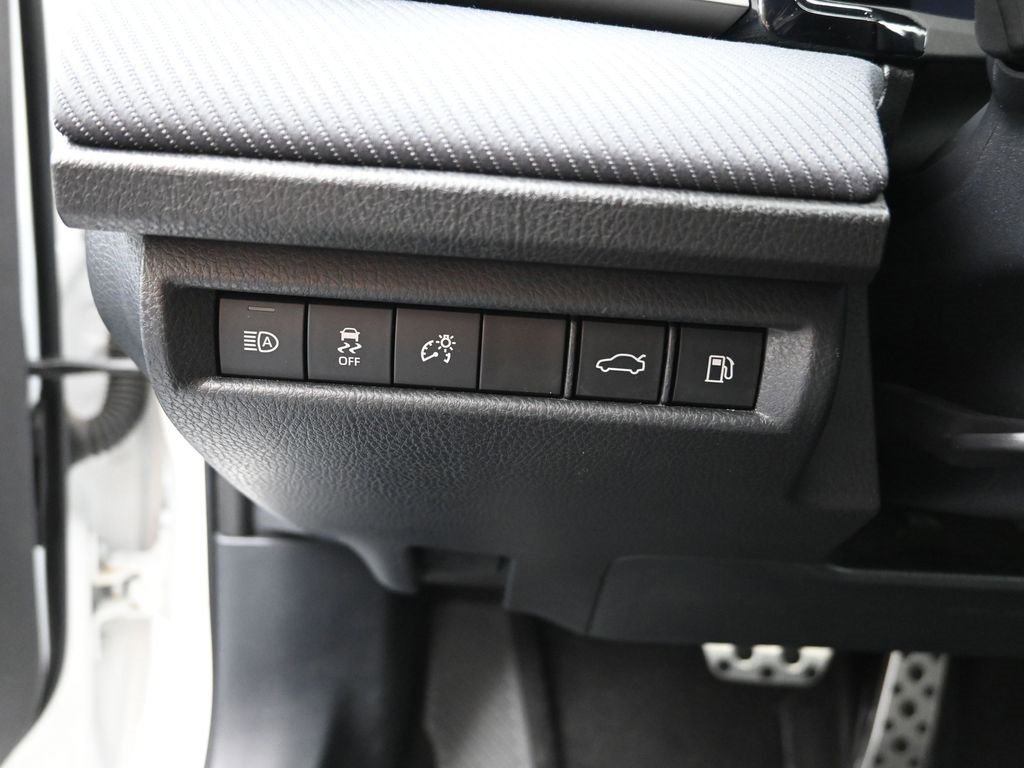 Used 2025 Toyota Camry SE image 13