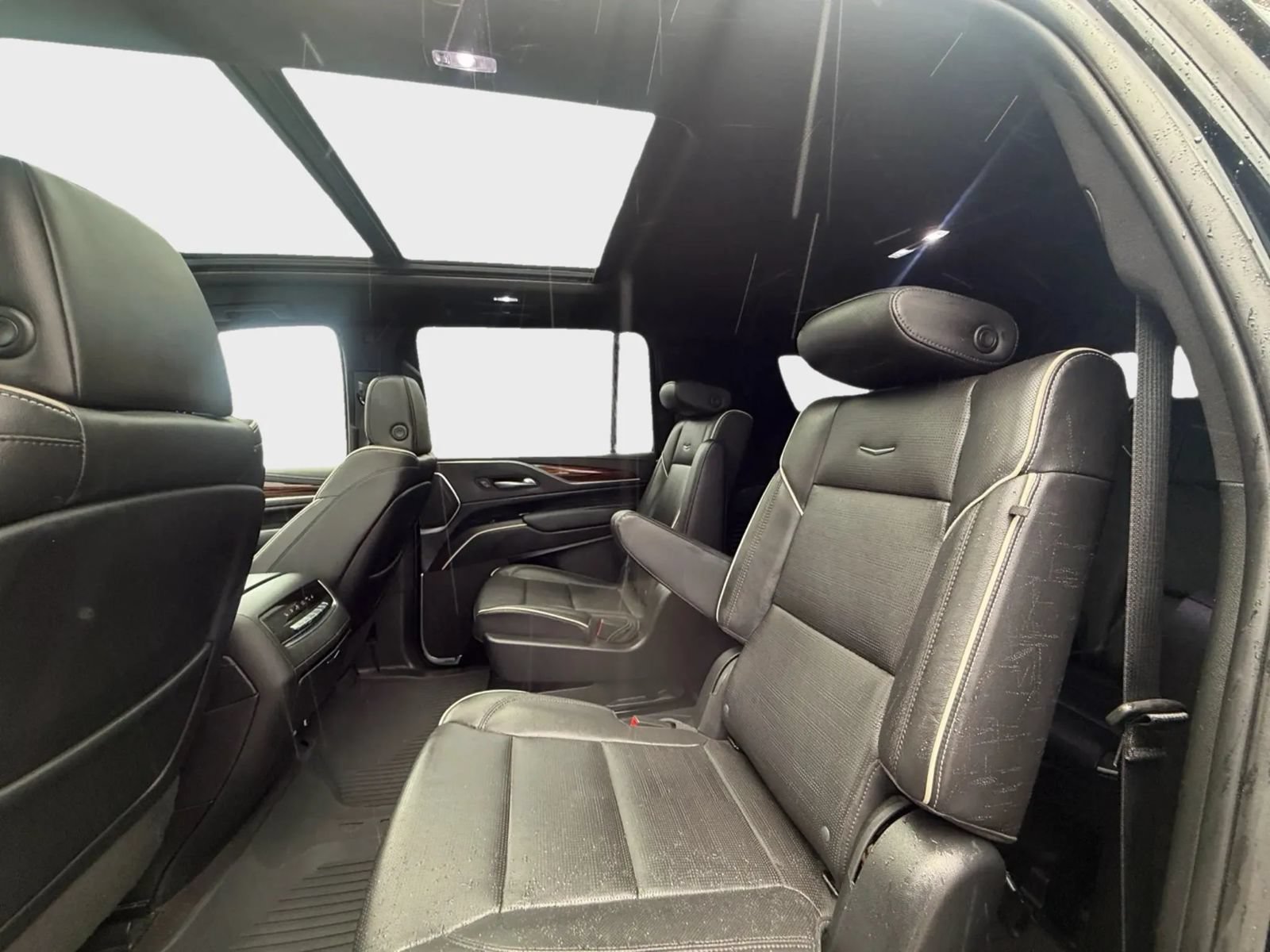 Used 2023 Cadillac Escalade ESV Premium Luxury AWD/4WD image 10