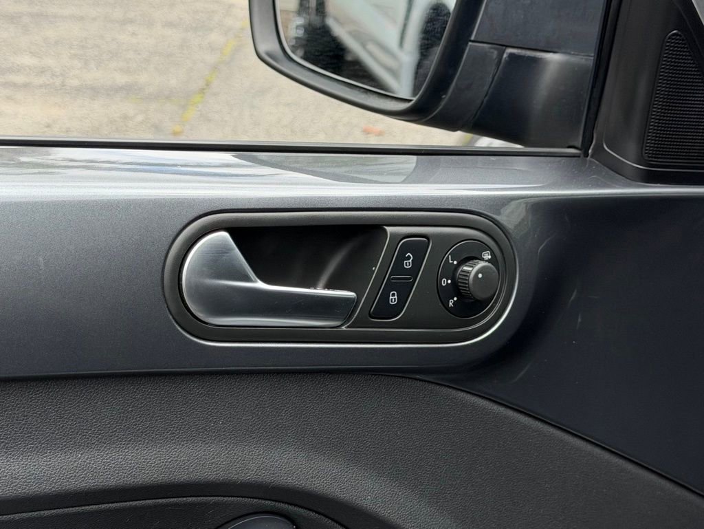 Used 2013 Volkswagen Beetle 2.5 image 15