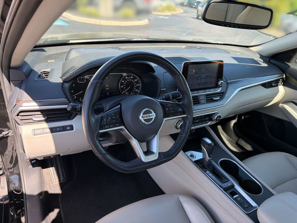Used 2019 Nissan Altima 2.5 Platinum FWD image 12