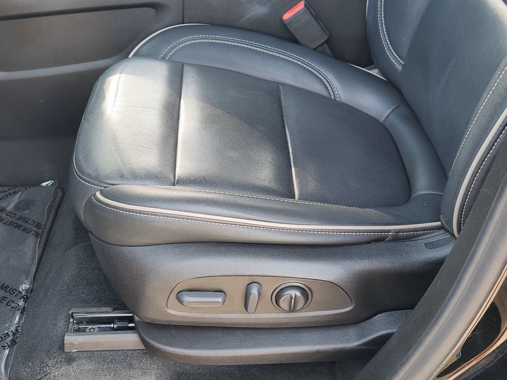 Used 2022 Chevrolet Traverse Premier w/ Redline Edition FWD image 18