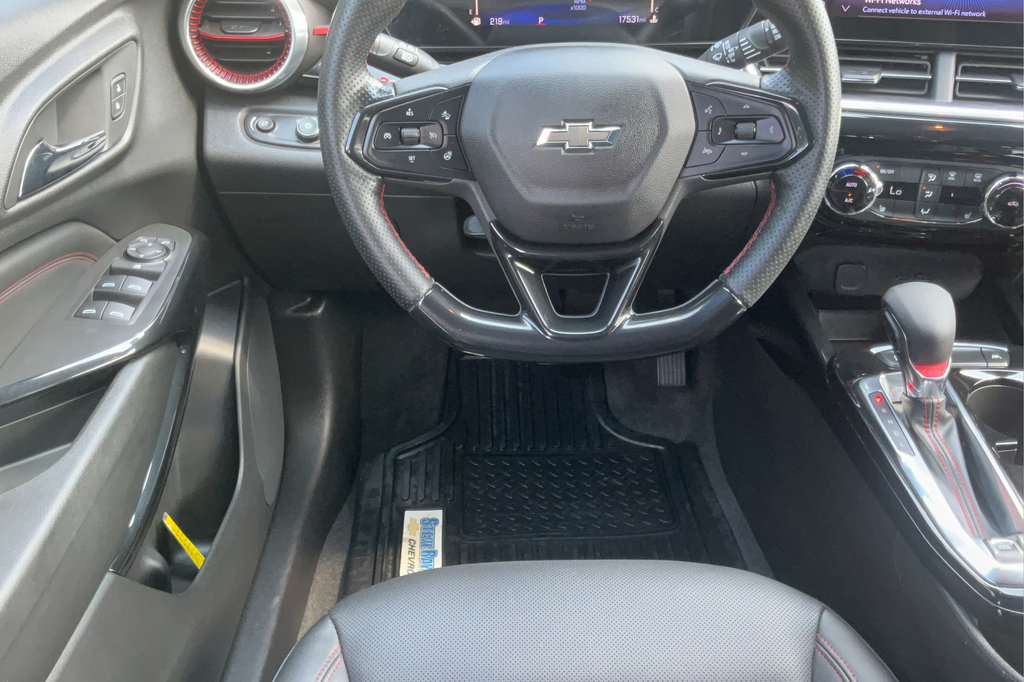 Used 2024 Chevrolet Trax RS FWD image 14