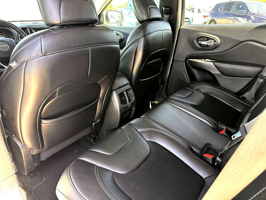 Used 2019 Jeep Cherokee Latitude Plus image 20