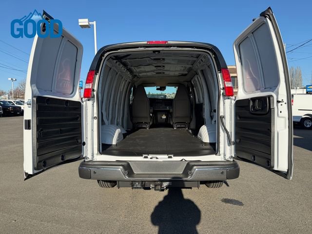 New 2025 Chevrolet Express 3500 w/ Driver Convenience Package image 25
