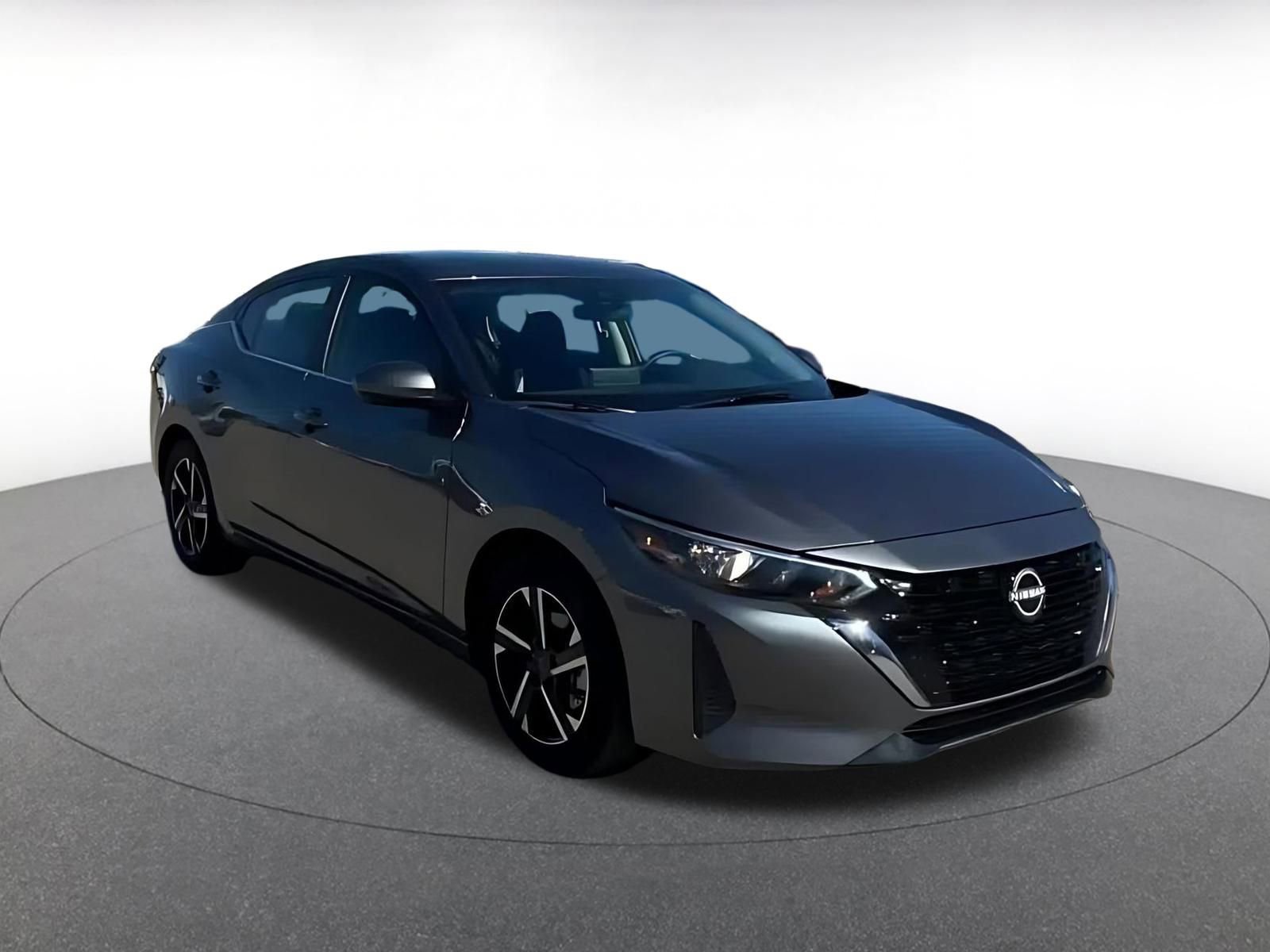 Used 2025 Nissan Sentra SV image 3