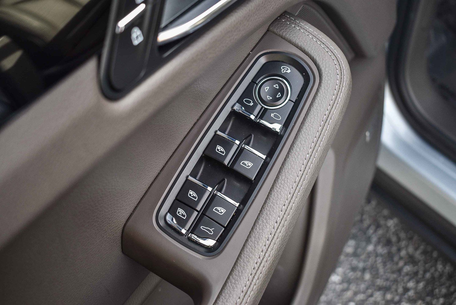 Used 2022 Porsche Macan image 19