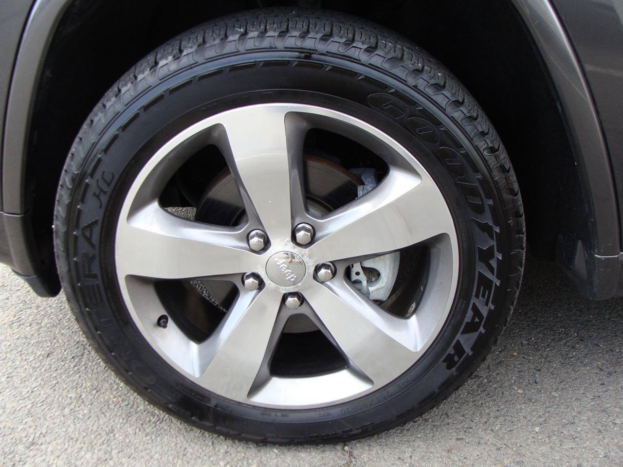 Used 2014 Jeep Grand Cherokee Overland AWD/4WD image 34