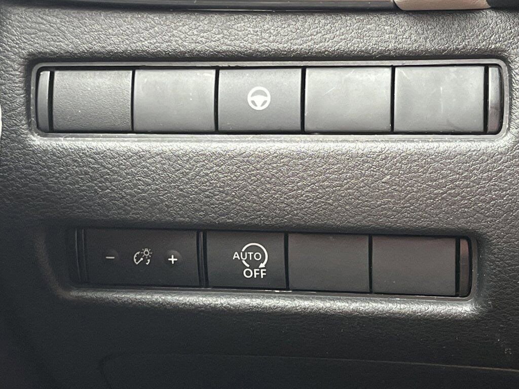 Used 2023 Nissan Rogue SV image 13