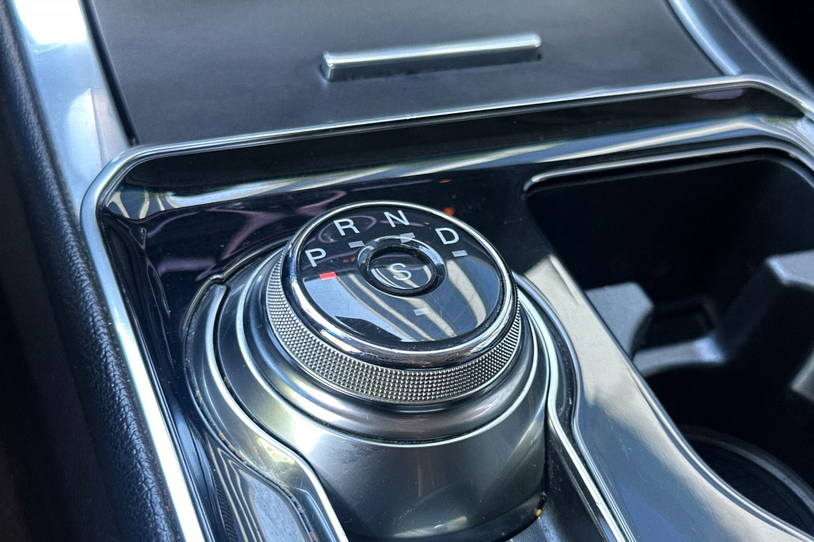 Used 2019 Ford Edge Titanium image 28