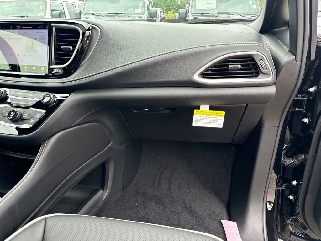 New 2027 Chrysler Pacifica Limited AWD/4WD image 28