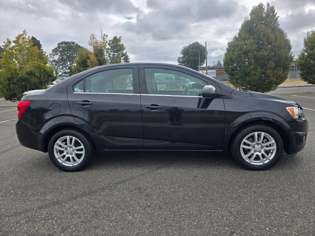 Used 2014 Chevrolet Sonic LT w/ Wheels and Fog Lamp Package FWD image 6