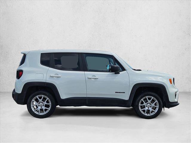 Used 2023 Jeep Renegade Latitude AWD/4WD image 4