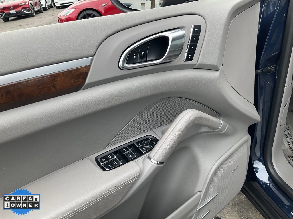 Used 2013 Porsche Cayenne image 25