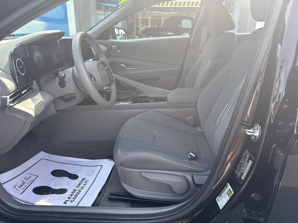Used 2024 Hyundai Elantra SEL w/ Convenience Package FWD image 11