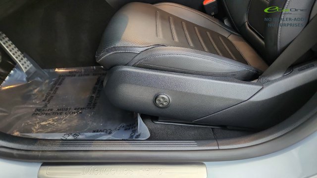 Used 2025 Mercedes-Benz GLC 300 4MATIC image 54