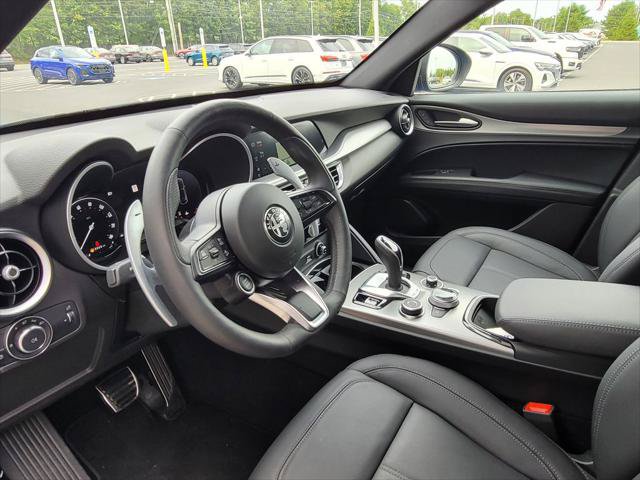 Used 2025 Alfa Romeo Stelvio Sprint AWD/4WD image 17