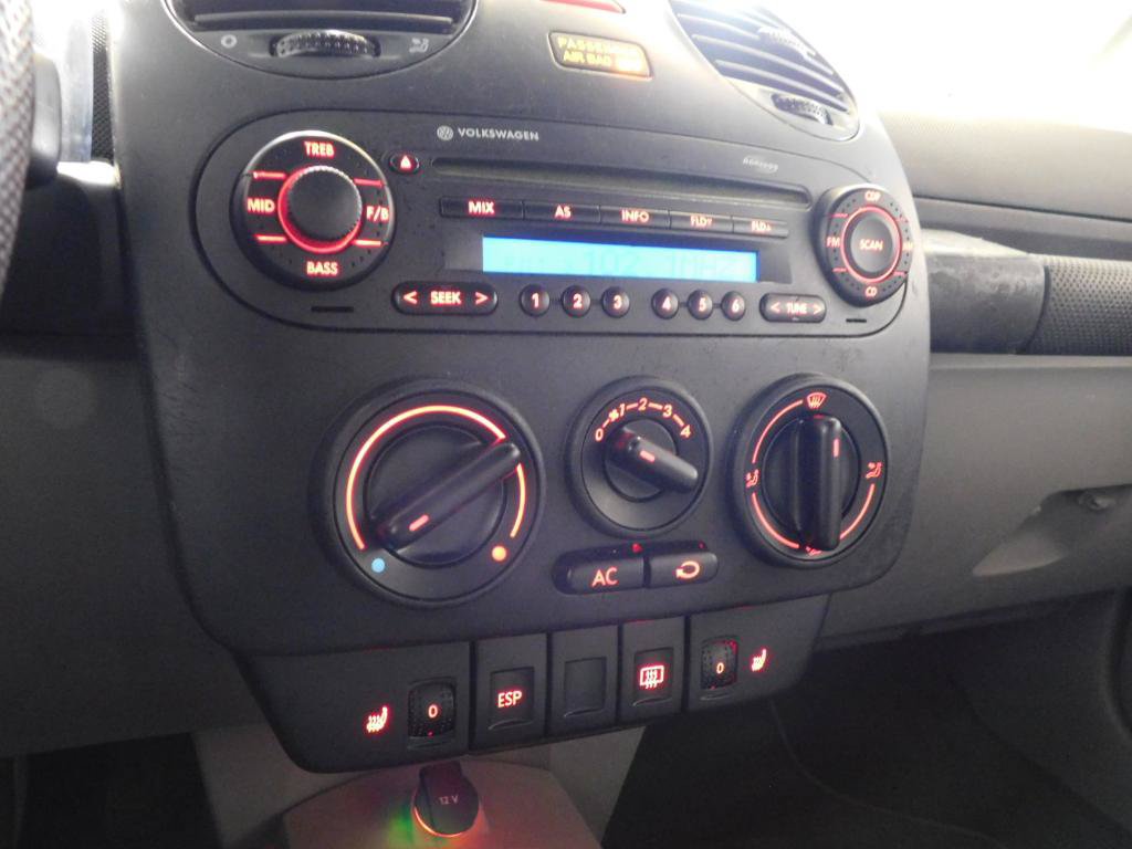 Used 2005 Volkswagen Beetle GLS FWD image 4