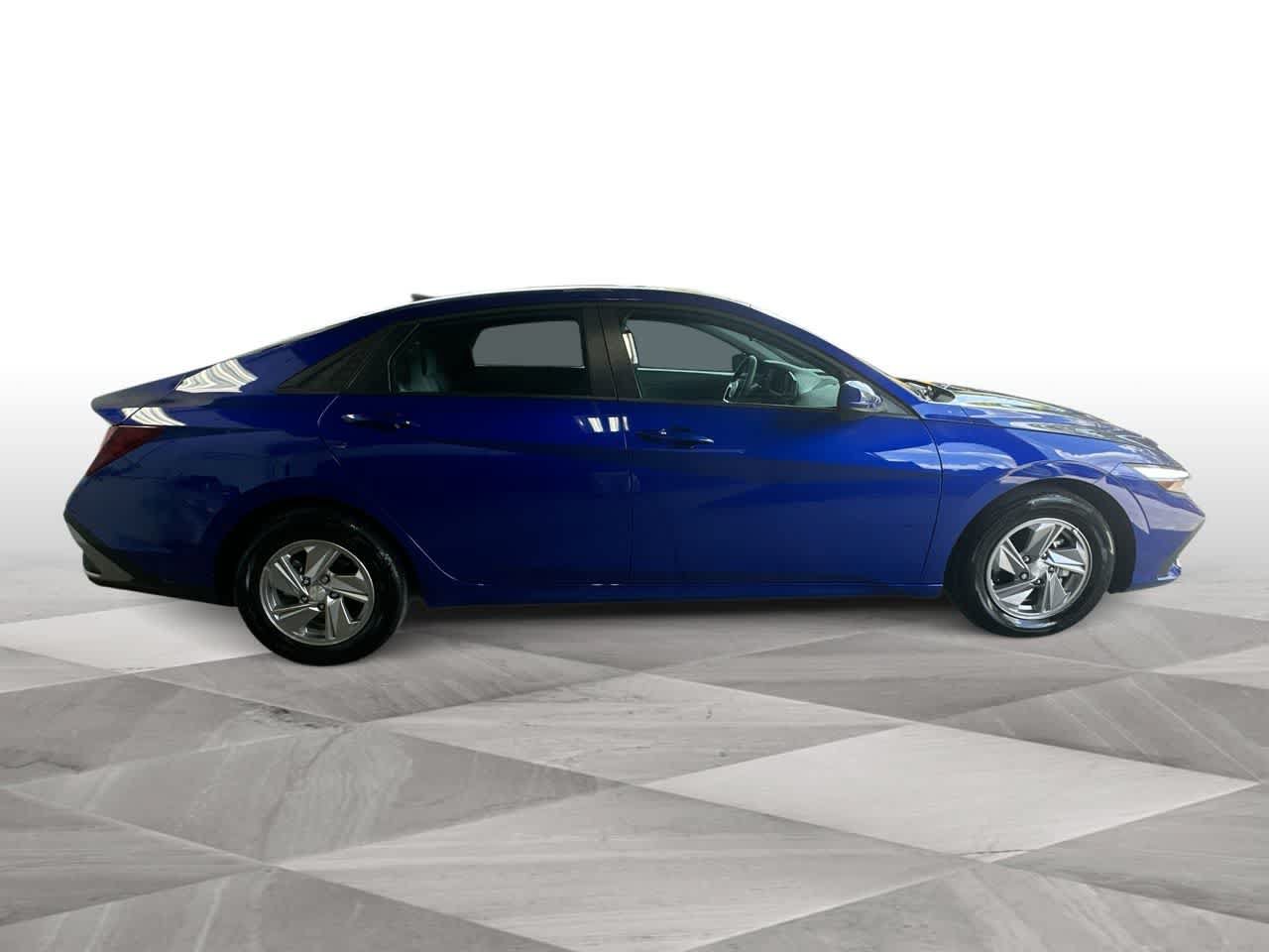 Used 2025 Hyundai Elantra SE FWD image 9
