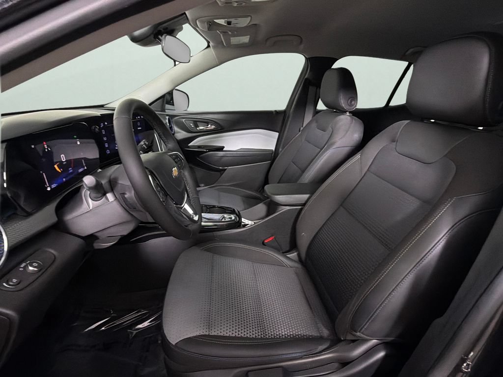 Certified 2025 Chevrolet Trax LT w/ Driver Confidence Package FWD image 17