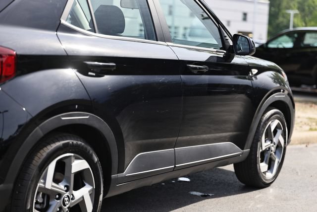 Used 2025 Hyundai Venue SEL FWD image 8