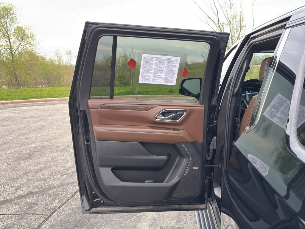 Used 2023 Chevrolet Suburban High Country AWD/4WD image 37