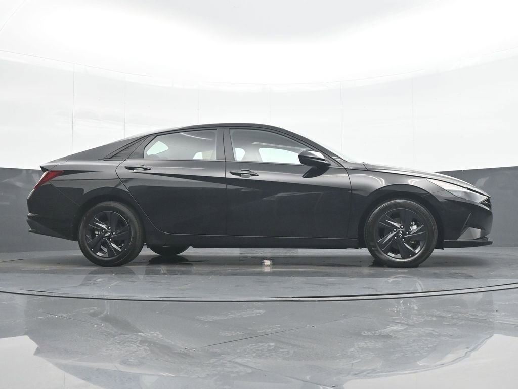 Used 2023 Hyundai Elantra SEL w/ Cargo Package image 31