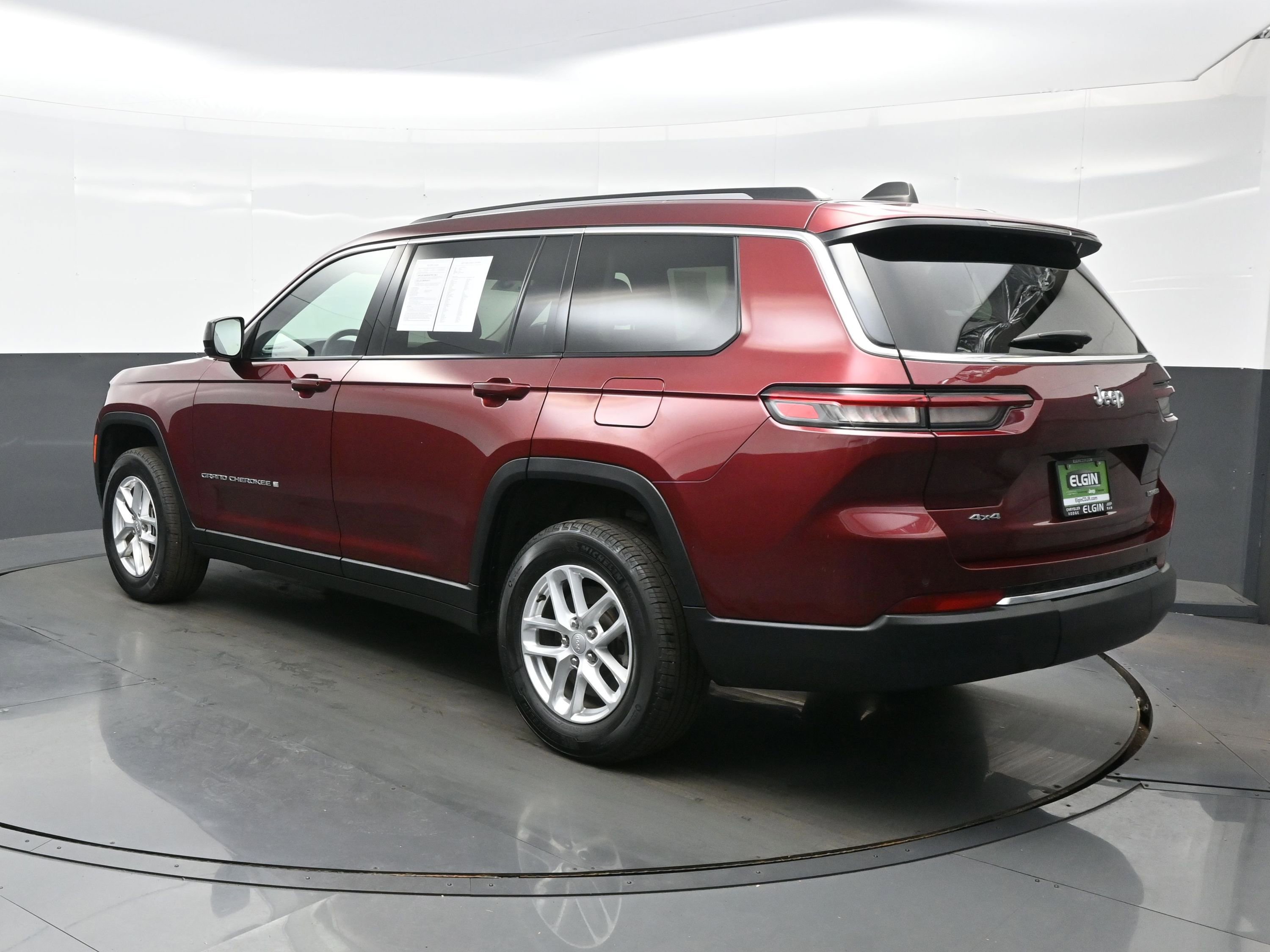 Used 2023 Jeep Grand Cherokee L Laredo image 4