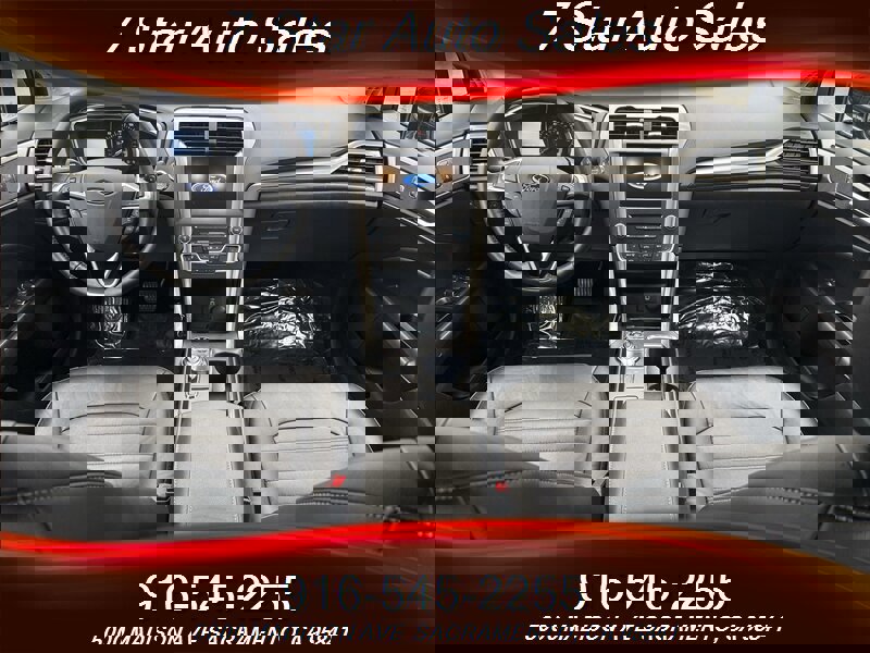 Used 2017 Ford Fusion SE w/ Fusion SE Technology Package image 12