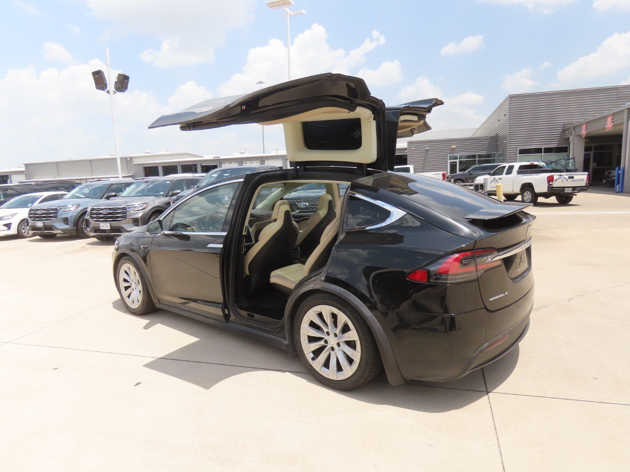 Used 2017 Tesla Model X 75D AWD/4WD image 17