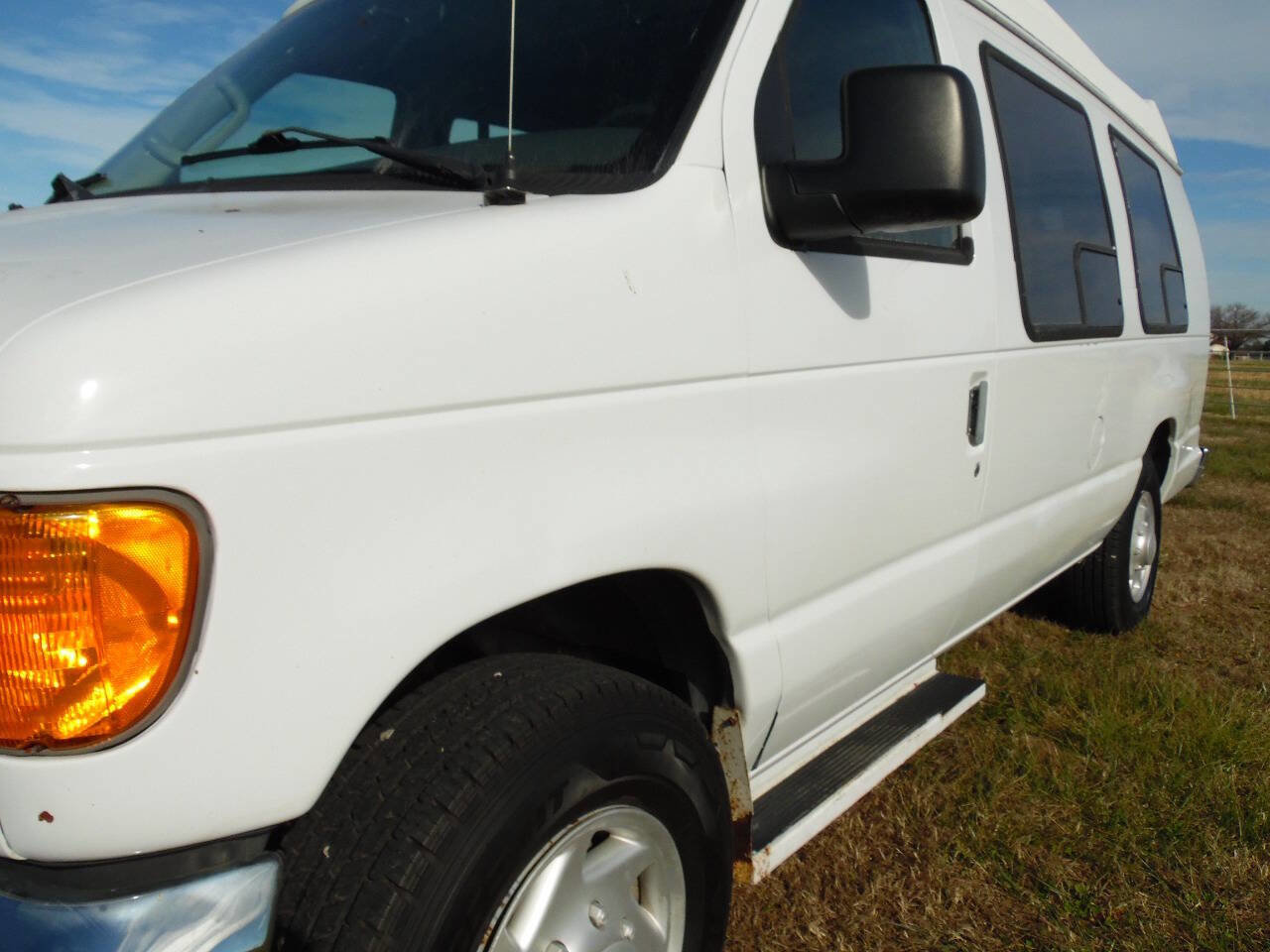 Used 2004 Ford E-250 and Econoline 250 Extended image 13