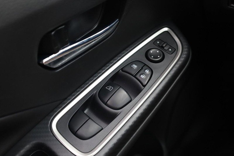 New 2025 Nissan Versa SR w/ Trunk Package image 17