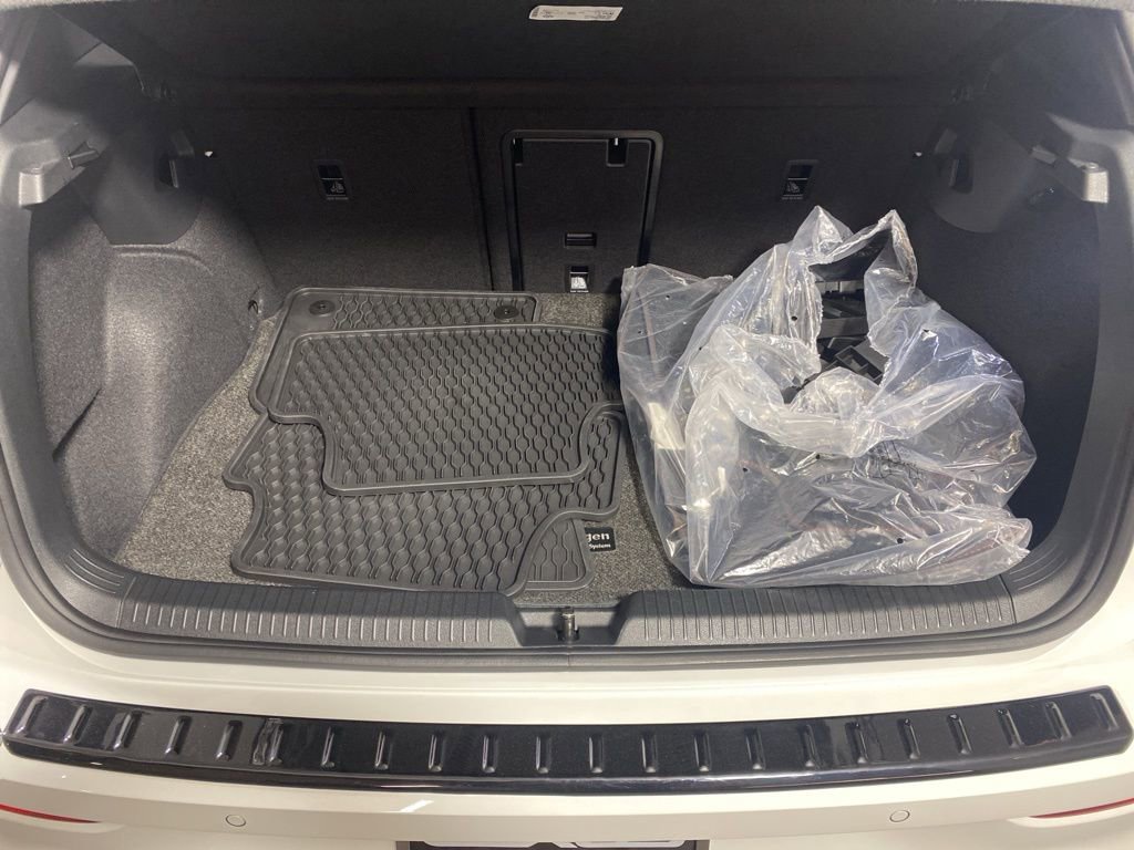 Used 2024 Volkswagen GTI SE image 25