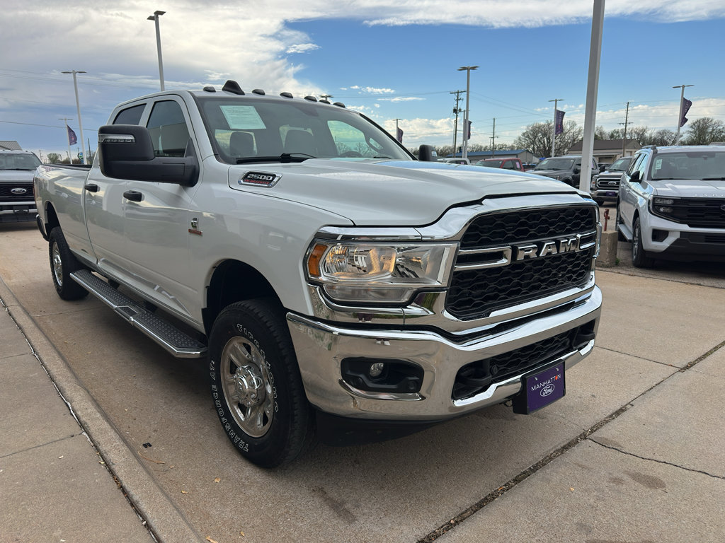 Used 2024 RAM 2500 Tradesman w/ Chrome Appearance Group AWD/4WD image 2
