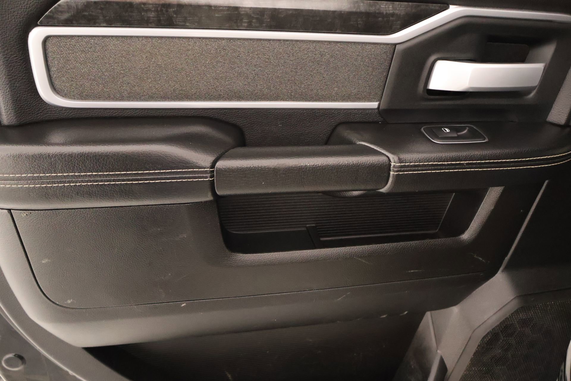 Used 2019 RAM 2500 Big Horn w/ Black Appearance Package image 16